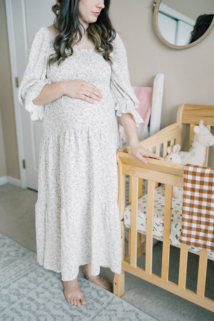 knoxville portrait photographer. Profile of Pregnant mom holding belly.
