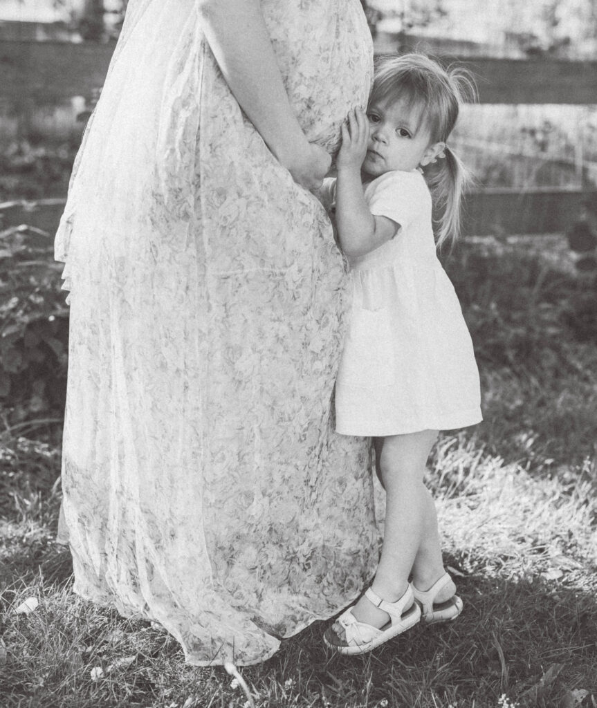 little girl hugging moms pregnant belly. knoxville maternity photographer